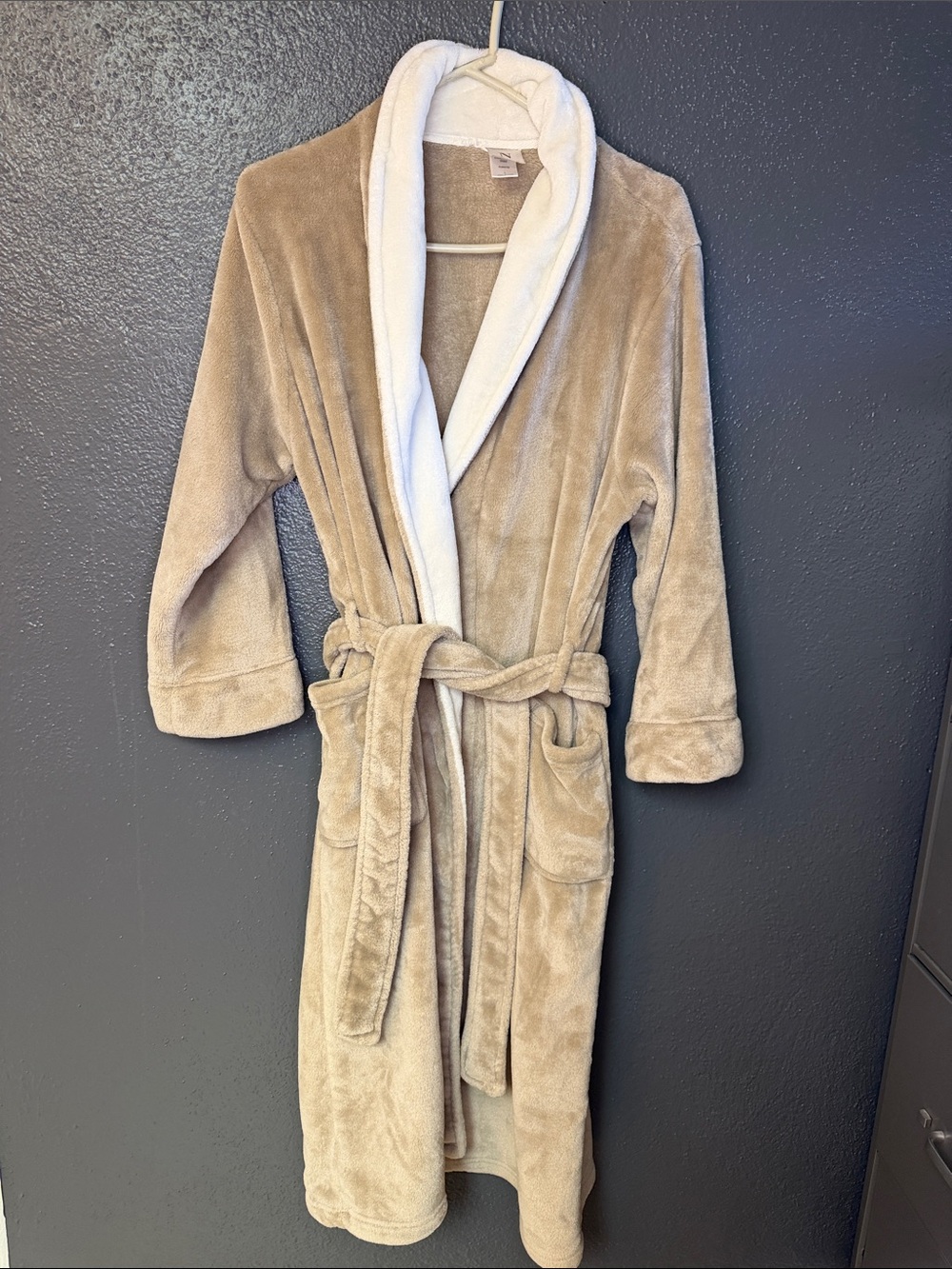 Natori Plush Taupe and Cream Lounge Robe
